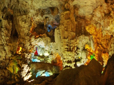 Đầu Gỗ (Wooden Stakes) Cave