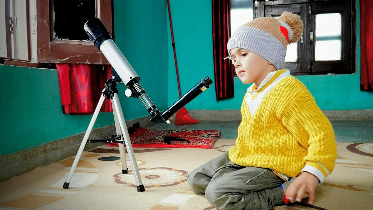 Beginner telescope setup on a tripod with apps and accessories