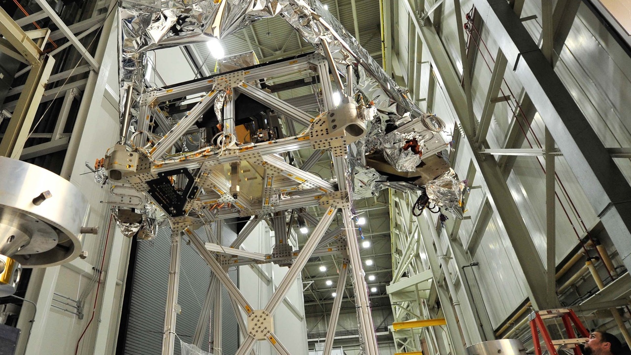 Comparison of photographic astrophotography and visual telescope views