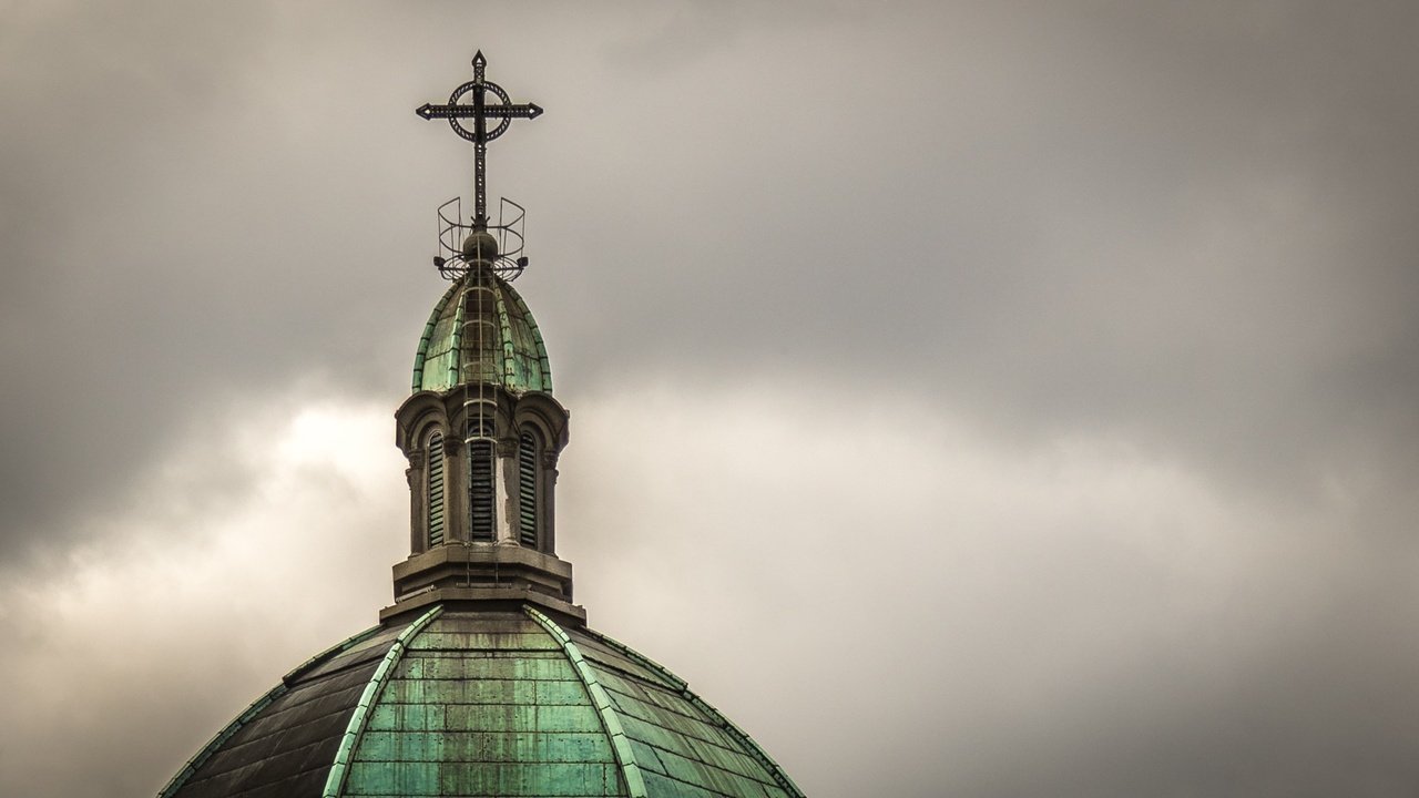 Green patina on copper and samples of copper sulfide and selenide crystals