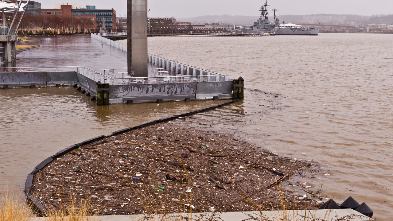 Economic growth, sustainability and governance issues in smart cities