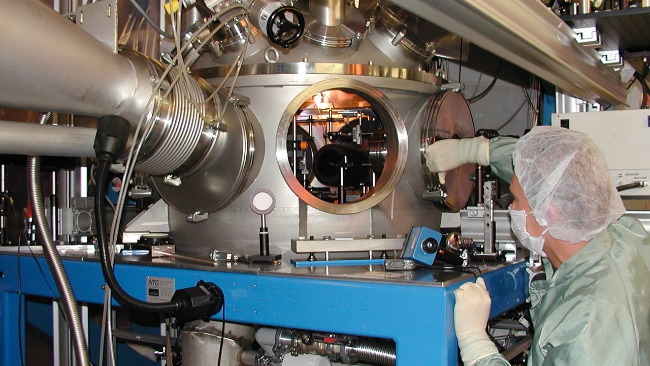 GSI Helmholtz Centre heavy ion accelerator used to synthesize superheavy elements