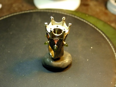 Gemstones (tsavorite, emerald)