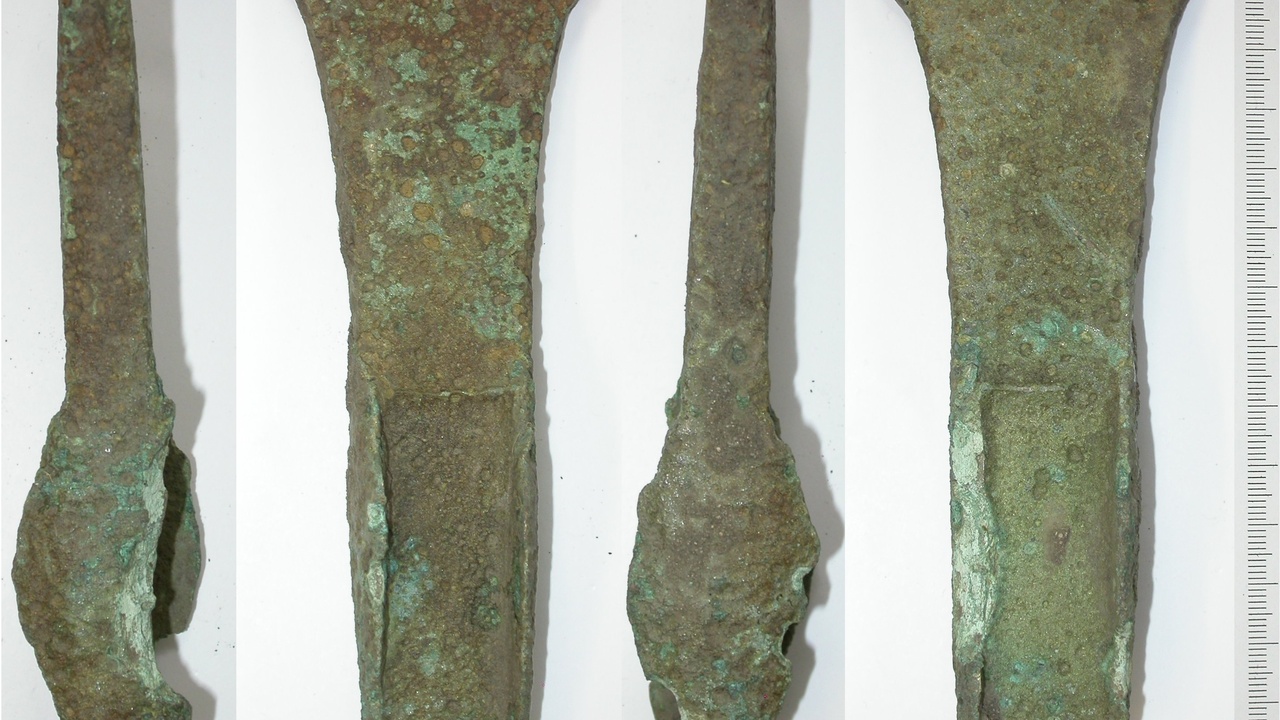 Copper chloride corrosion and crystals of copper halide compounds