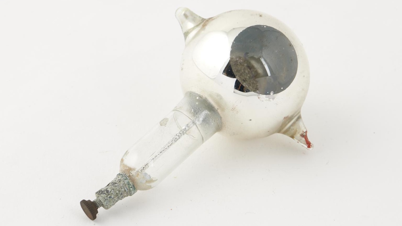 Specialty glass, rubidium compounds and purple fireworks