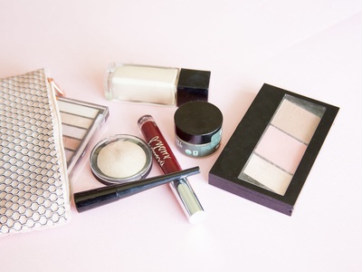 Liquid foundation (cosmetic)