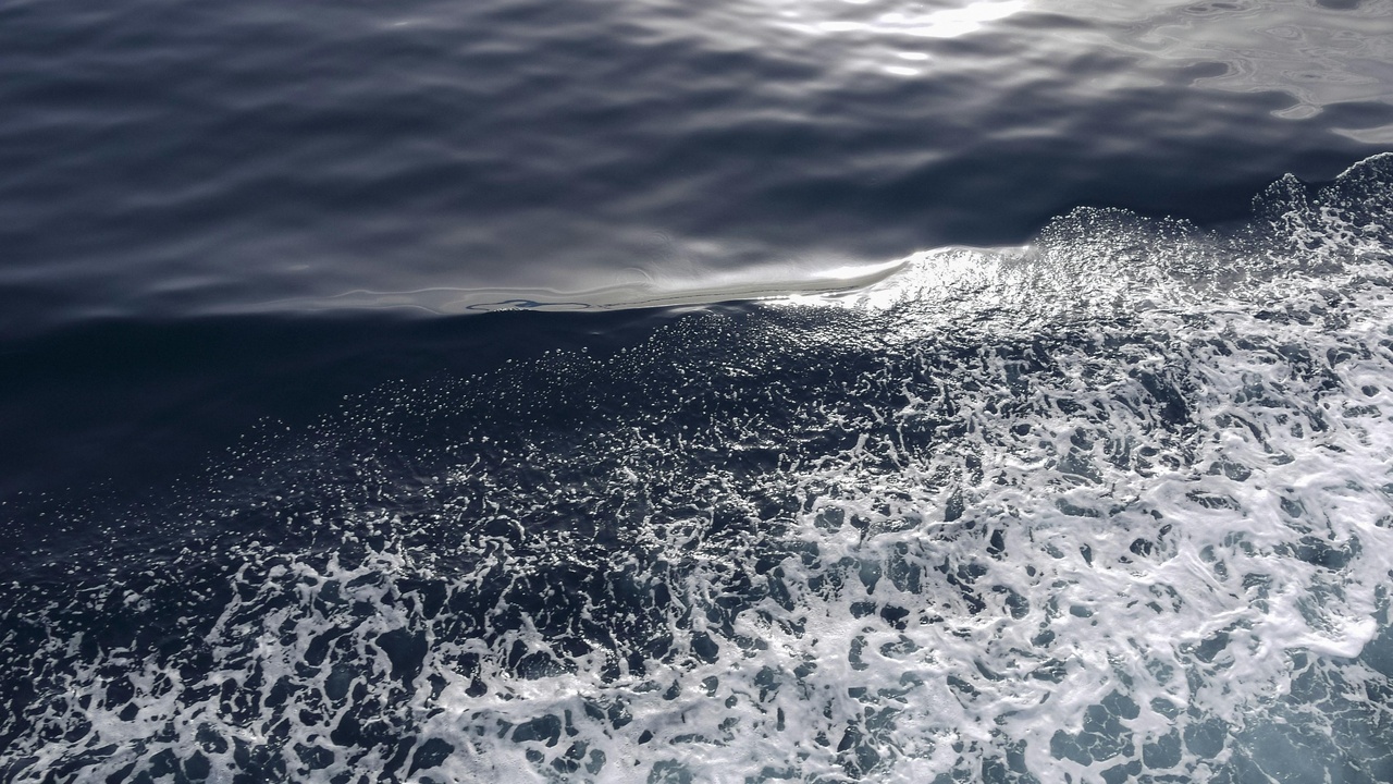 Comparison of atmospheric gases and seawater molecules