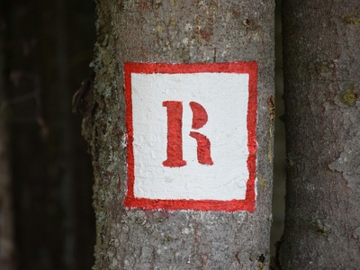 R