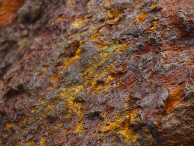 Rusting (iron oxidation to Fe2O3)