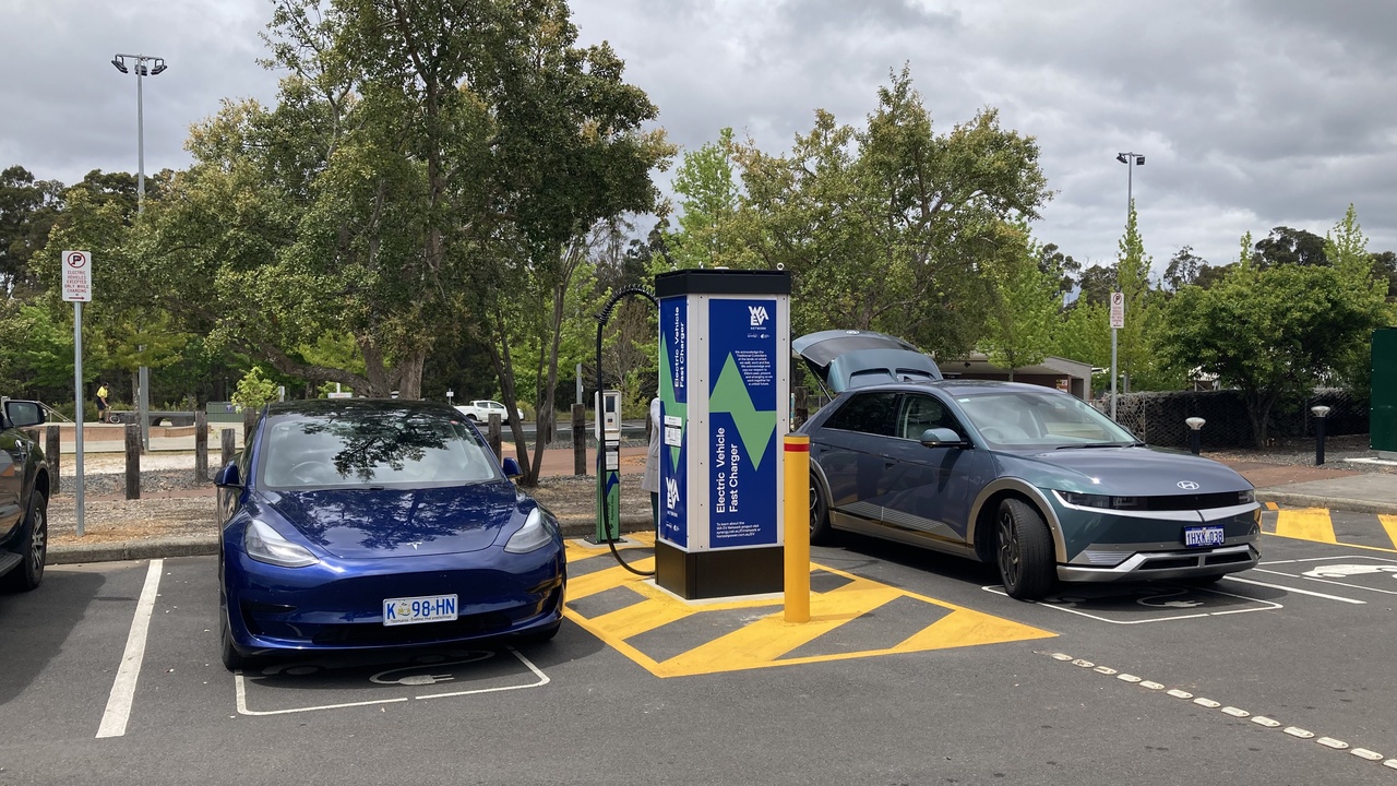 Public fast-charging station powering multiple electric vehicles.