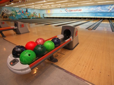 Bowling ball (thrown)