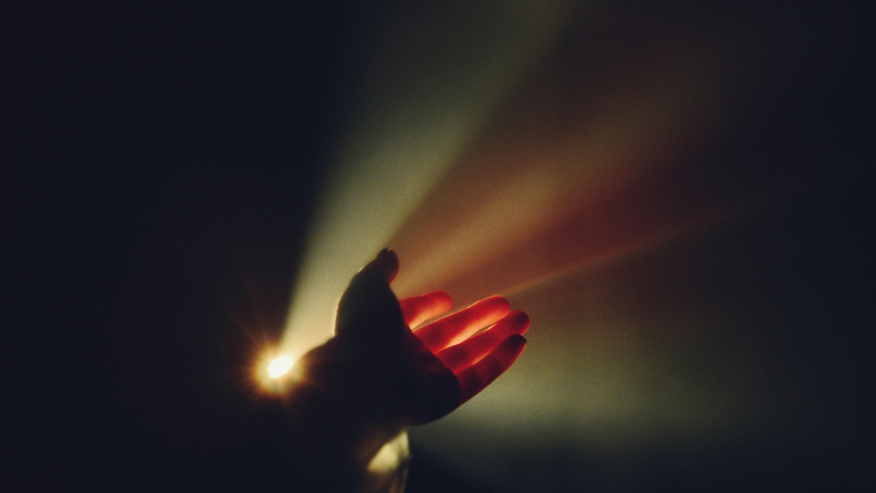 Illustration of excimer emission and a krypton excimer lamp