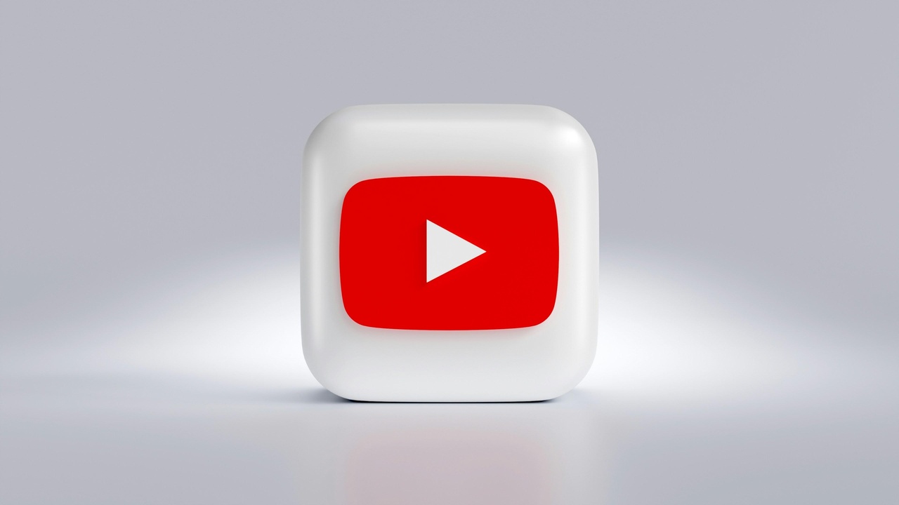 YouTube monetization icons: ads, sponsorships, memberships