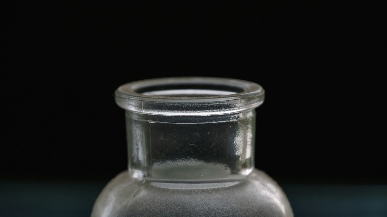 Crystalline thallium halide samples and lab setup for halogenation