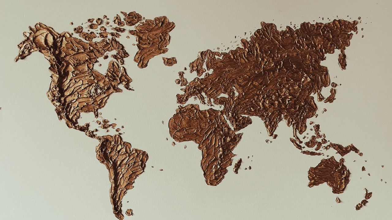 Maps showing species distributions and human migration routes