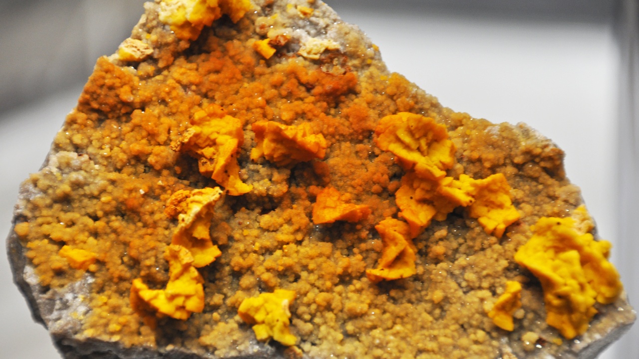 Cadmium oxide crystals and cadmium sulfide pigment examples