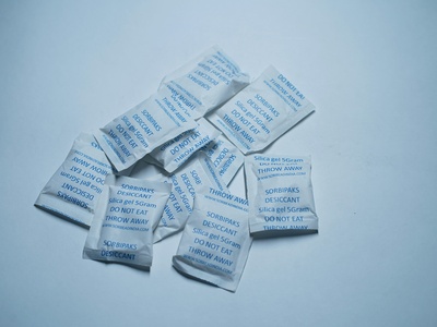 Desiccant (silica gel)