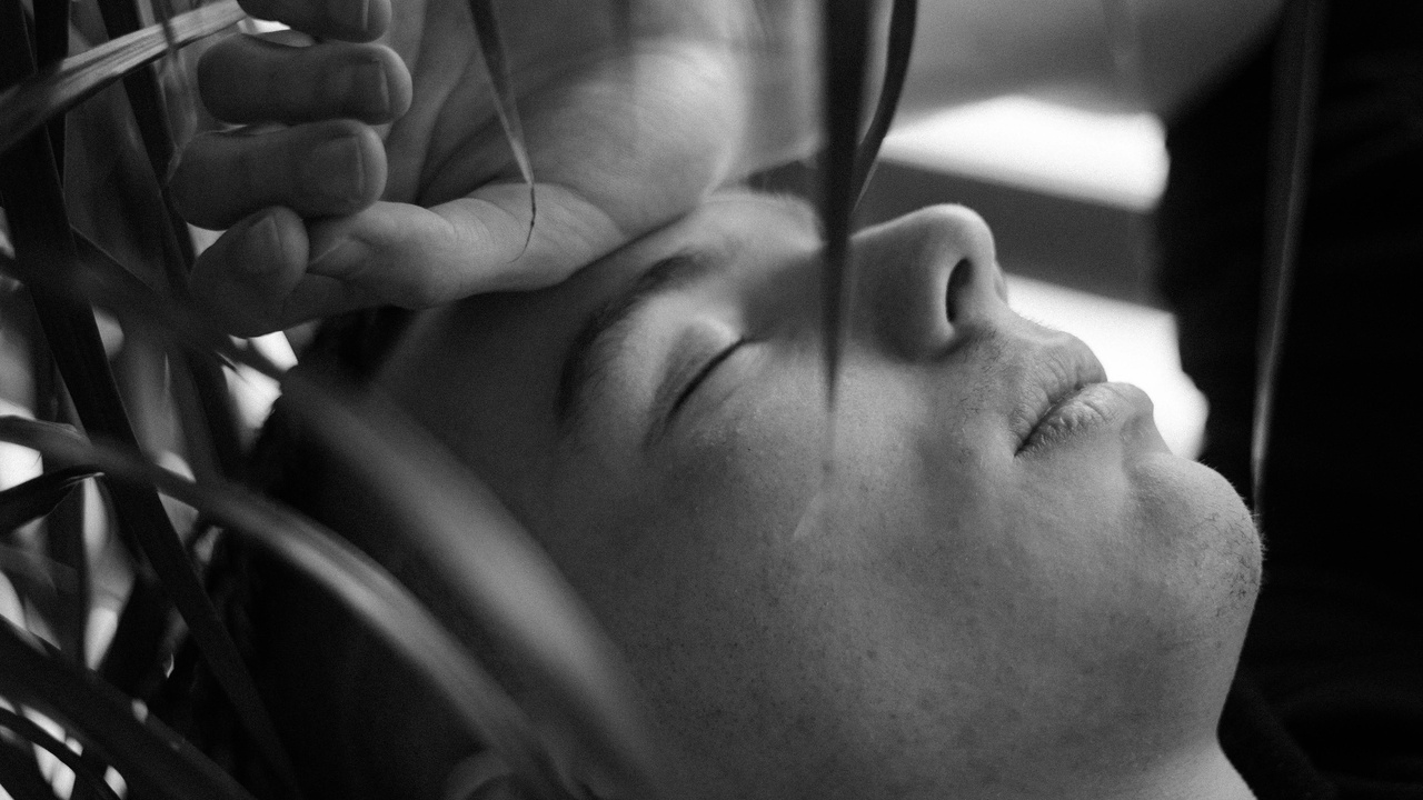 Clinical hypnotherapy used for pain management in a healthcare setting