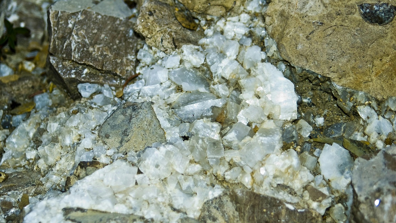 Crystalline cadmium halide salts in a laboratory setting