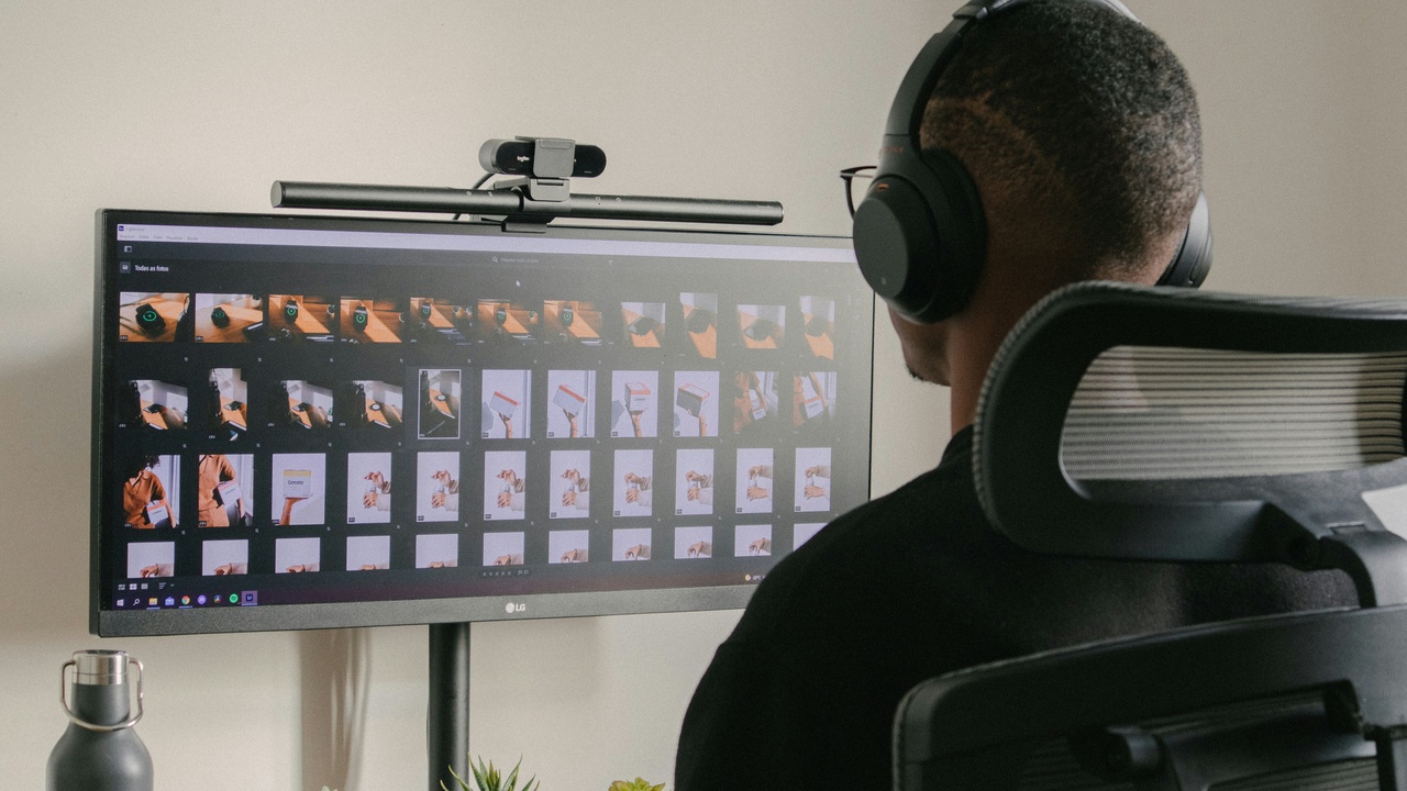 Enterprise AR in field service alongside VR training simulation
