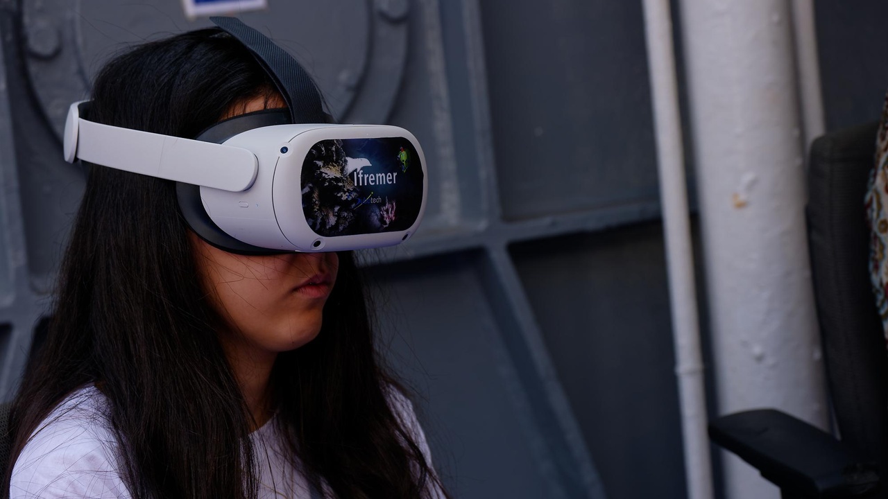 Comparison of VR headset internals and AR spatial mapping sensors