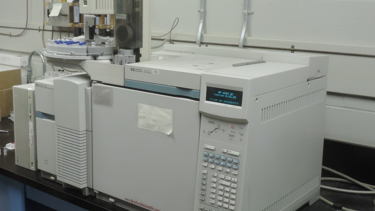 Mass spectrometer next to a confocal microscope in a specialized lab facility