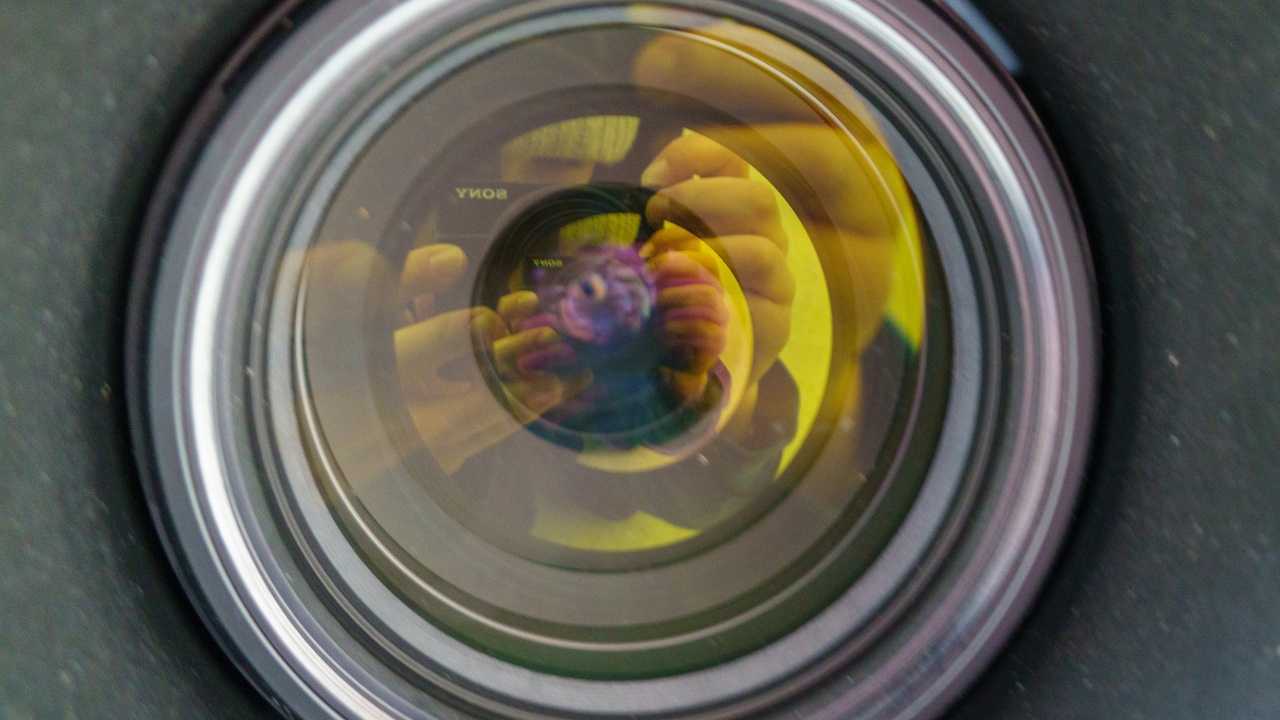 Ray diagrams showing real and virtual images for convex and concave lenses