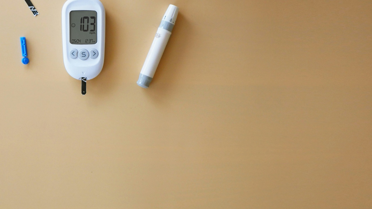 Clinic room with glucose monitor and doctor consultation