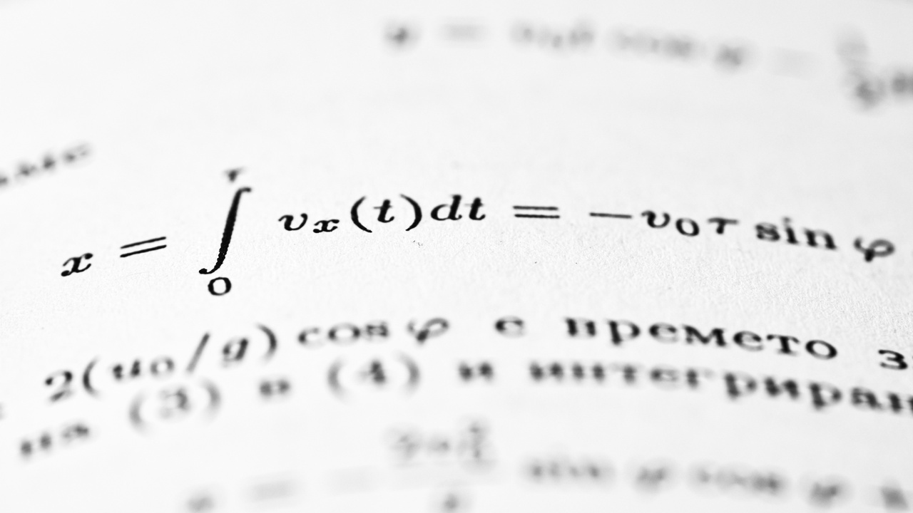 Comparison of calculus symbols (derivative) and statistical charts (histogram)
