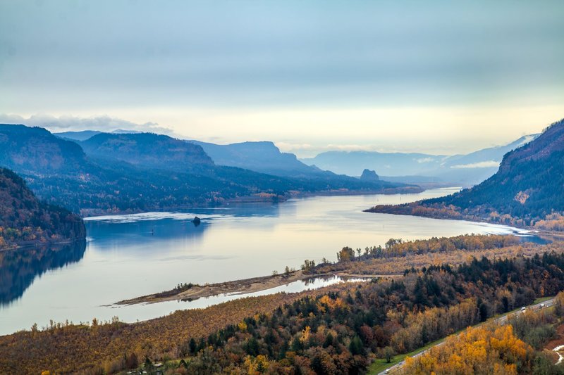 Beautiful view of the Columbia River Gorge in Oregon with lush autumn foliage and majestic mountains.